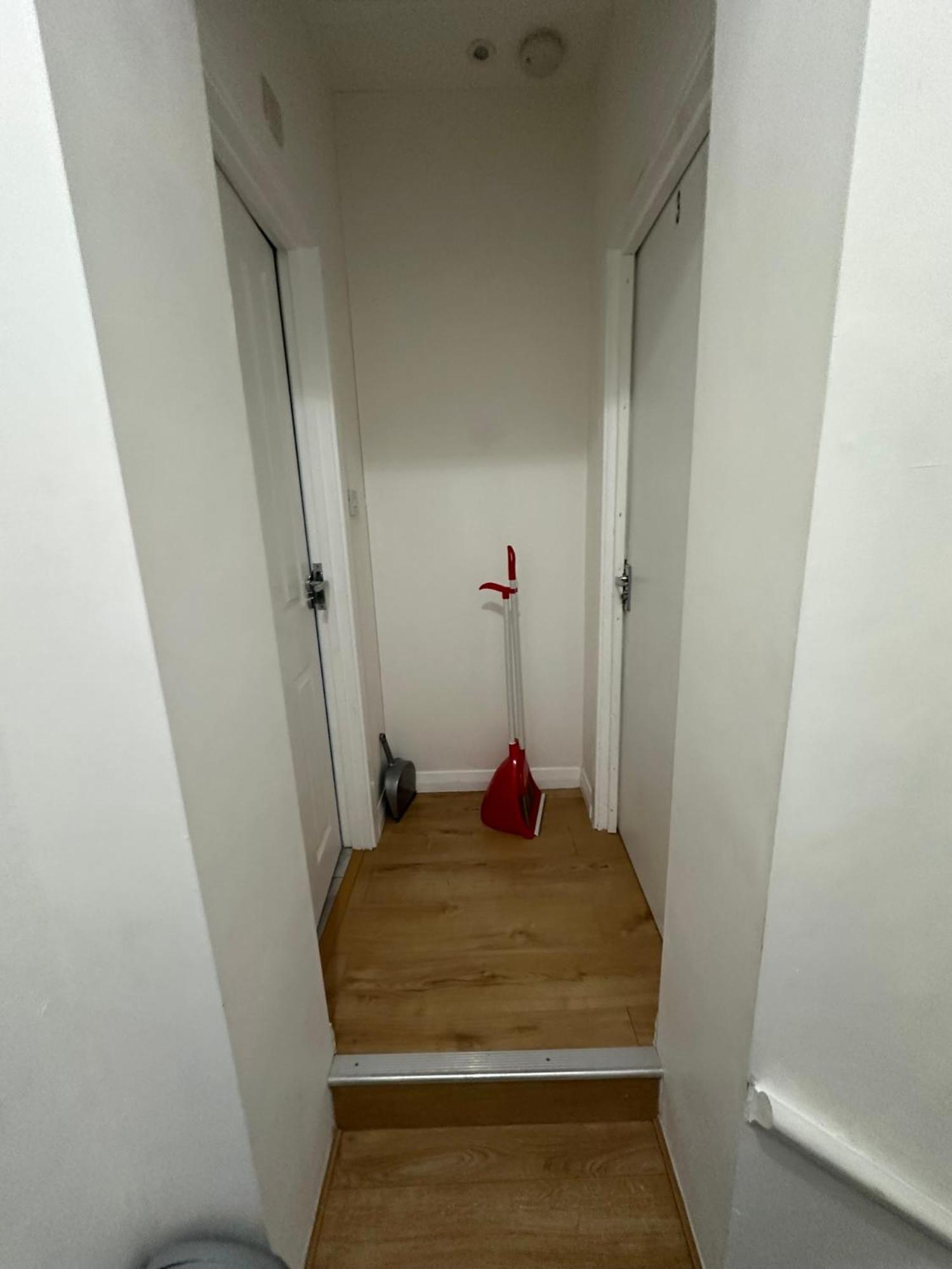 Luxury Ensuite 2Nd Studio Flat With Great Views In Keedonwood Road With Fully Own Bathroom Newly Added And Private Kitchenette Bromley Exterior photo